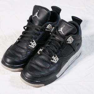 Air Jordan Retro 4 Oreo Sneaker (Black)